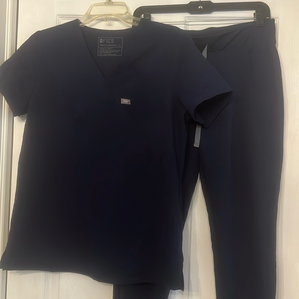 Women’s Figs scrubs